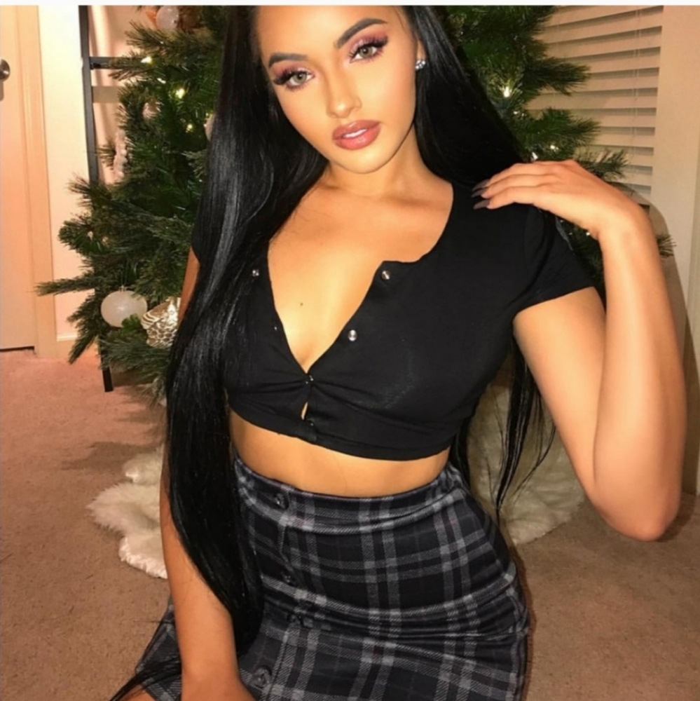 Black button plaid skirt
